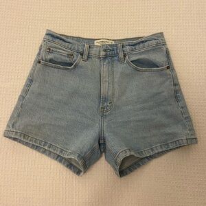 Abercrombie 4” Mom Shorts